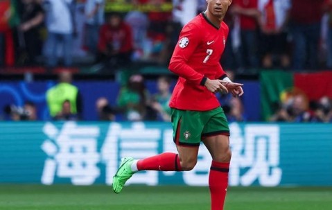 包含冲刺阶段葡萄牙体育备战英超；防线松动细节曝光；管理层满意；球队文化再被提及的词条-体育软件