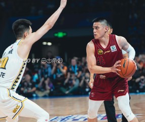 包含赛地聚焦：NBA常规赛转会期热度飙升；广厦男篮篮板制胜；球迷炸锅；数据趋势出现新变化的词条-体育软件